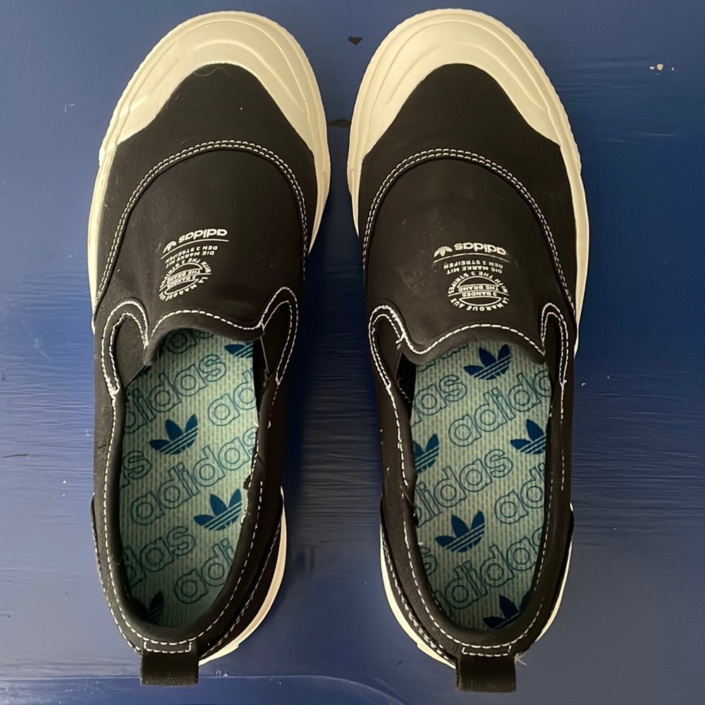 Adidas Nizza slip on sneaker